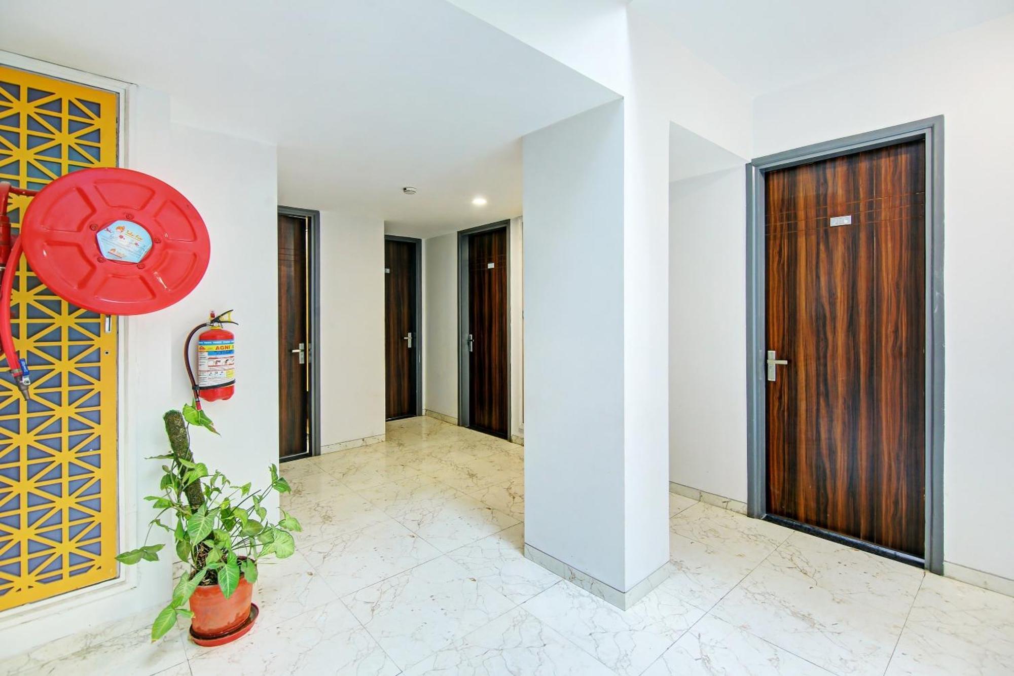 Super Townhouse Geetanjali Inn グルガウン エクステリア 写真